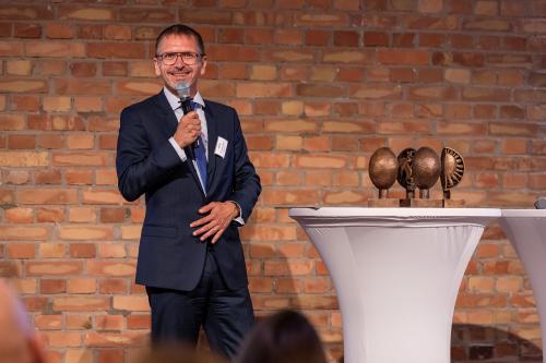 Enertrag-CEO Gunar Hering mit seinem PreisQuelle: E&M / Angela Regenbrecht