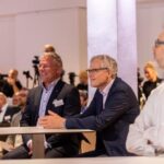 Gäste der Preisverleihung "Energiemanager des Jahres" an Enertrag-Chef Gunar Hering Quelle: E&M / Angela Regenbrecht